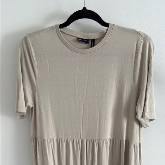 ASOS Design beige tiered maxi dress - Picture 2 of 5